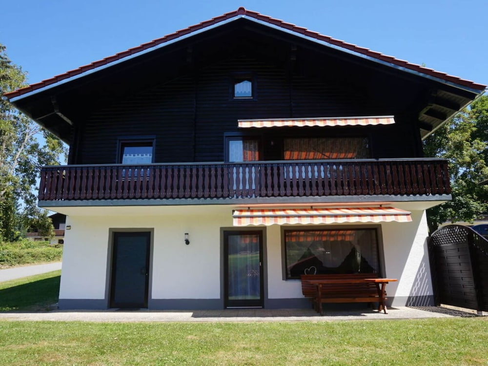 Holiday Apartment Brandl Haus 92 — 4-Star Luxury Hotel in Arrach, Germany