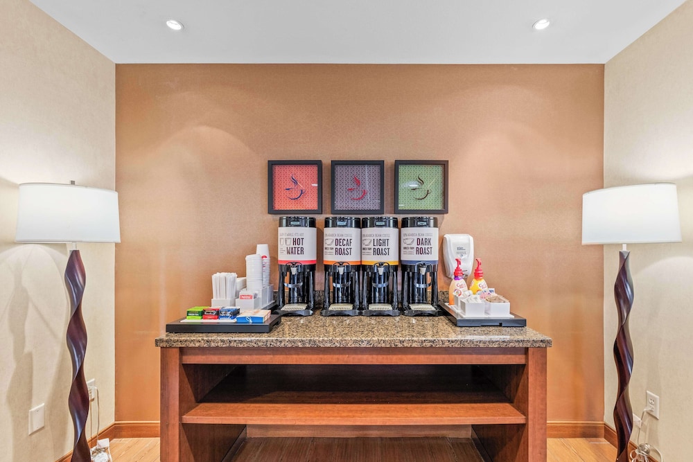 Hampton Inn Denver Northeast Brighton - photo 23