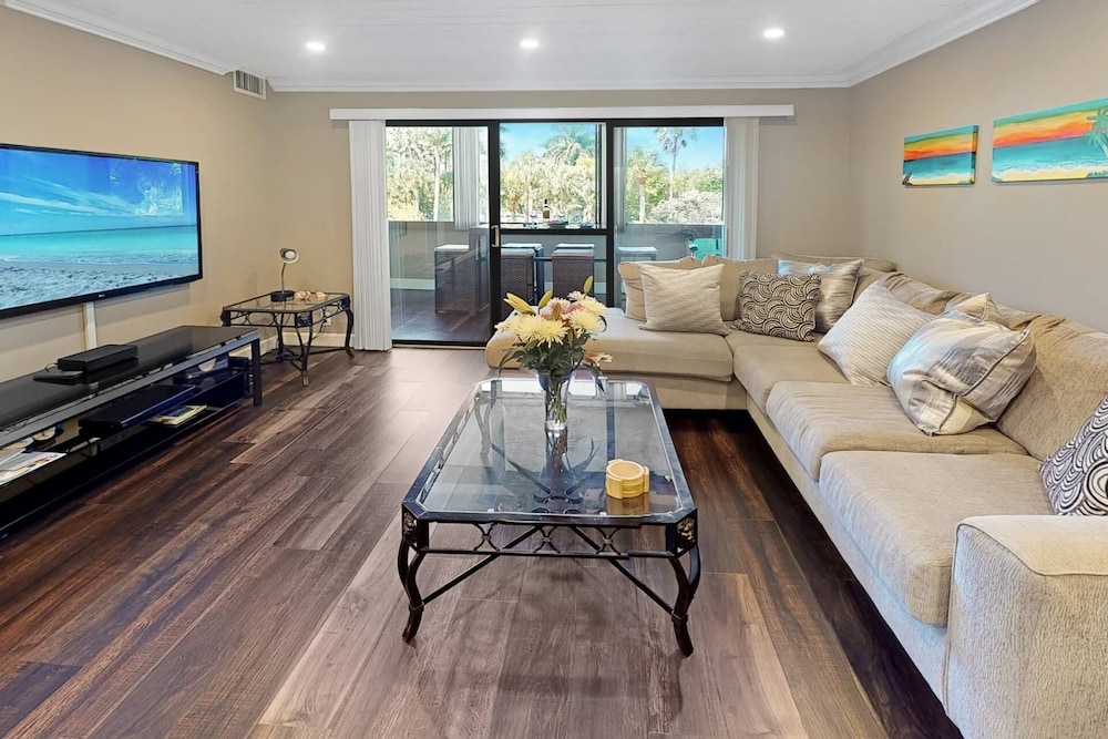 Harbor Towers 2nd Fl Renovated Suite — hotel in Siesta Key