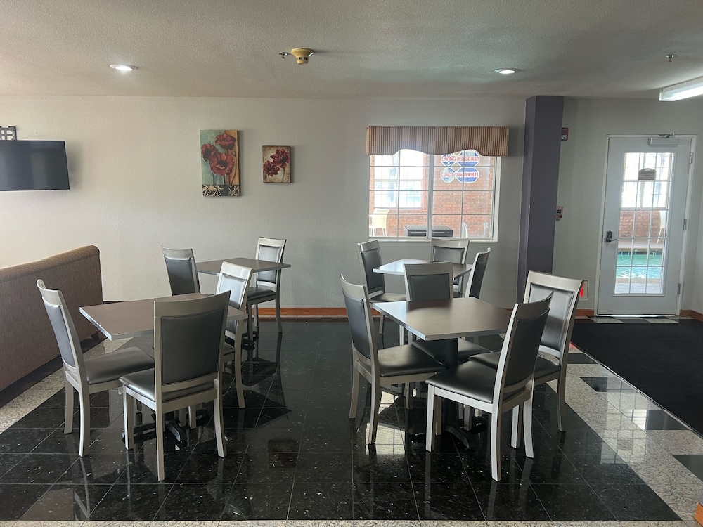 Microtel Inn & Suites by Wyndham Amarillo - photo 20