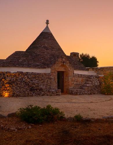 Trullo Elaia Dimora di charme in Valle d'Itria con piscina — 4-Star Luxury Hotel in Ceglie Messapica, Italy