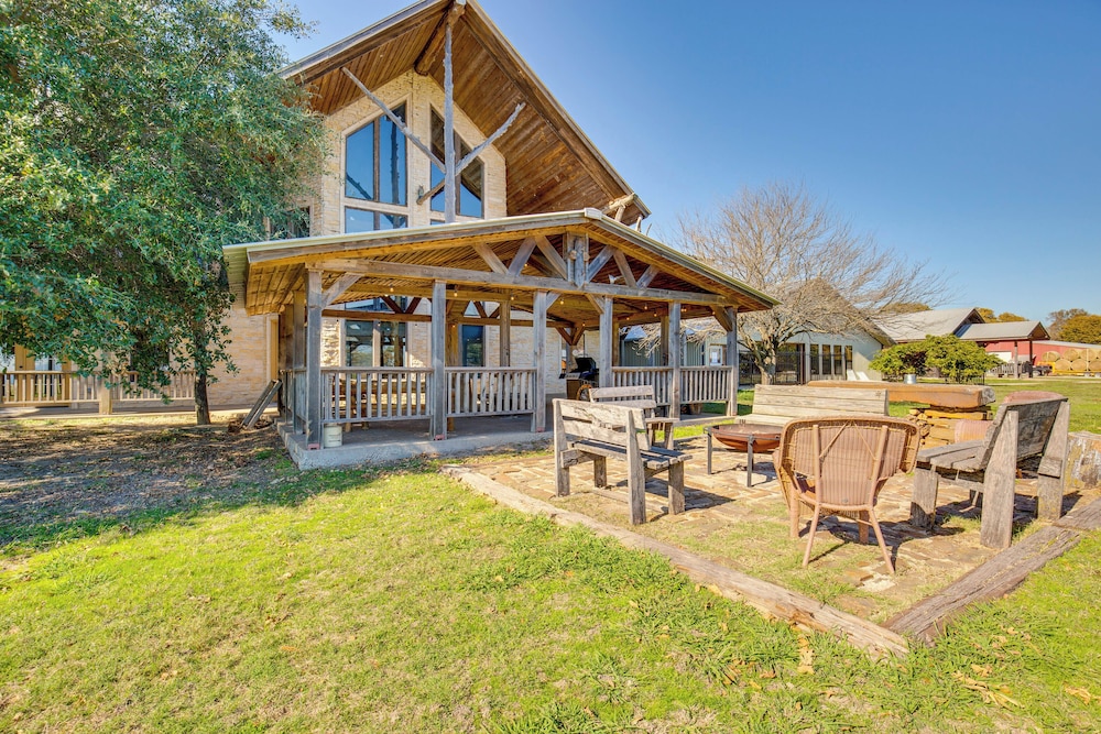 Group Getaway Multi Level Lodge On Lake Tawakoni 21214599 — Quinlan
