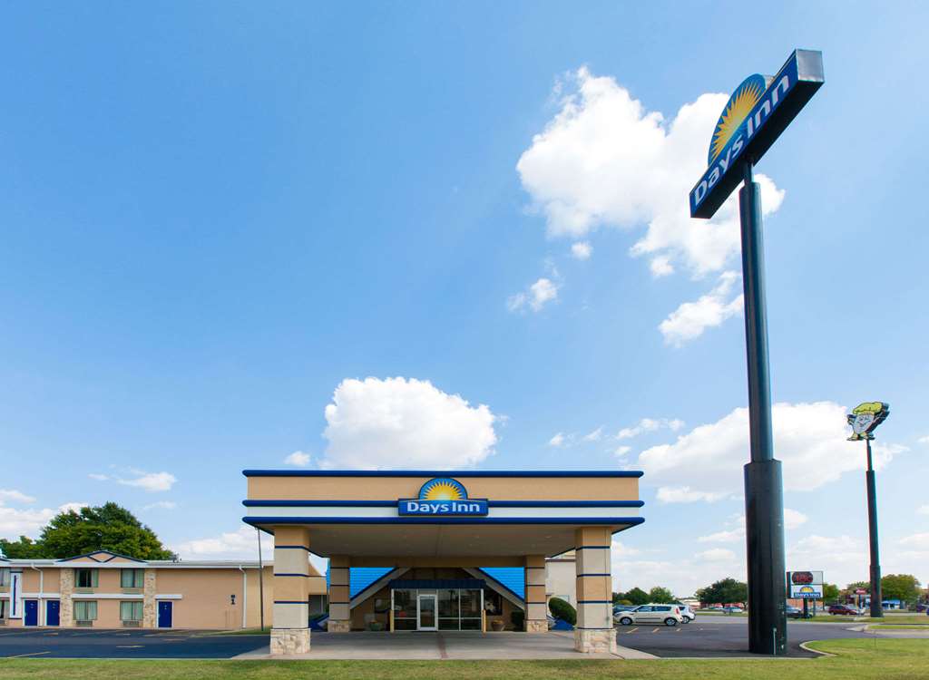 Days Inn by Wyndham Norman - photo 3