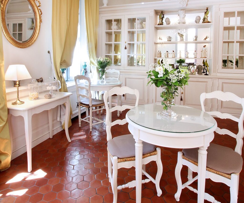 Les Quatre Dauphins in Aix-En-Provence, France