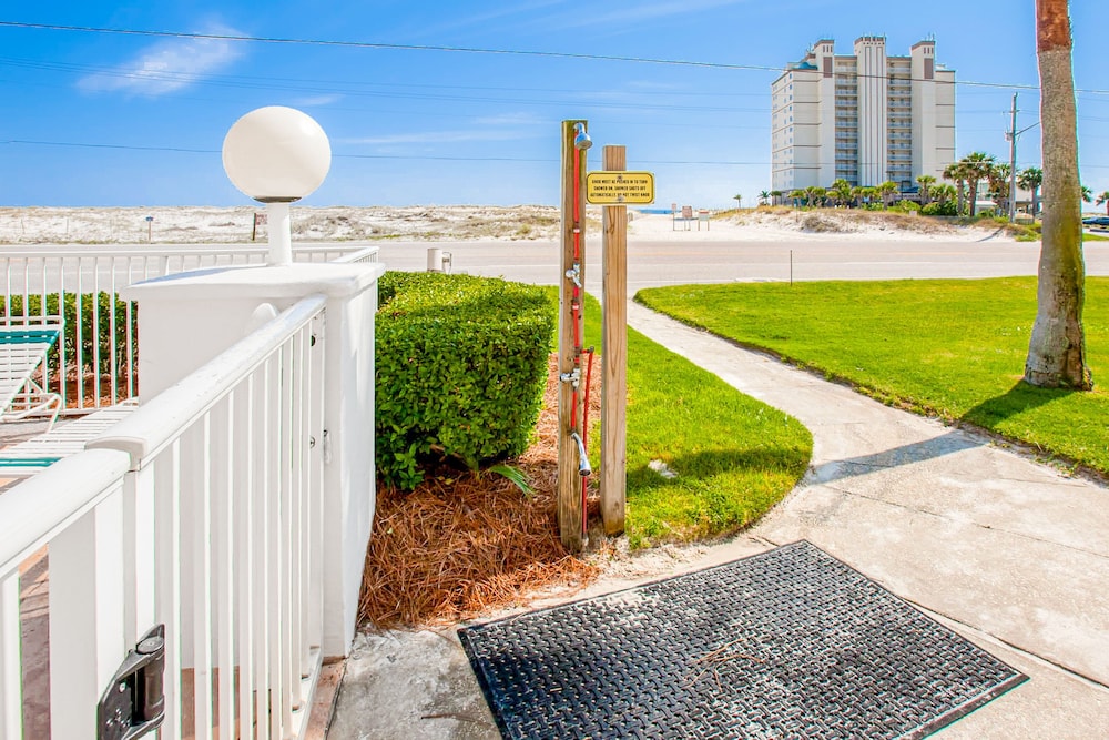 Direct Gulf Front Condo with Resort Pools with Hot Tubs Steps to Beach - photo 25