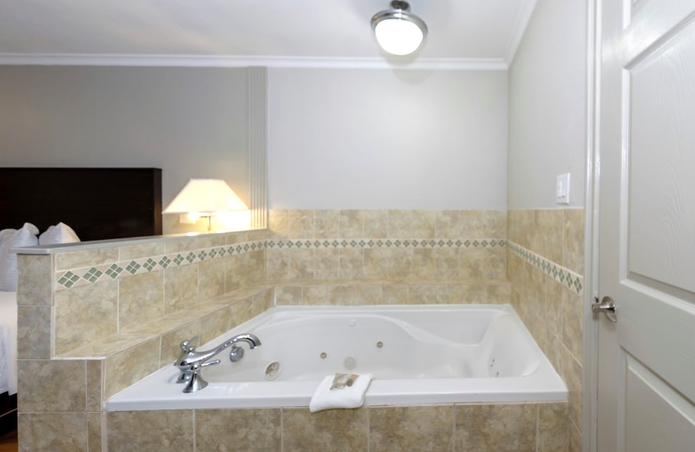 Red Roof Inn Arlington Entertainment District - photo 30