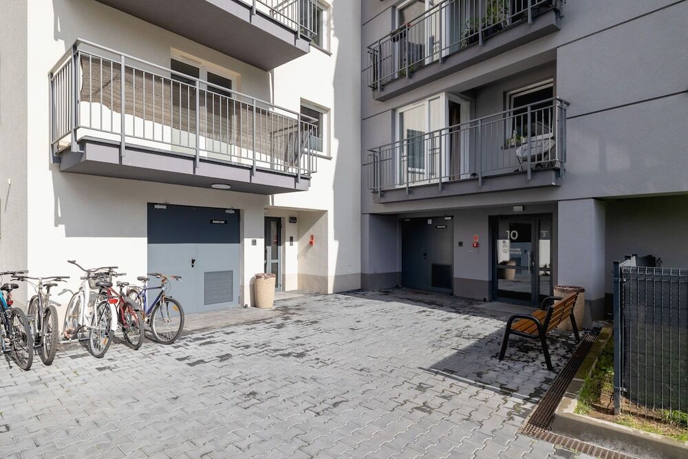 Elegant Studio Szpakowa 10 with 2 Parking Spaces & Terrace by Noclegi Renters — 4-Star Luxury Hotel in Krakow, Poland