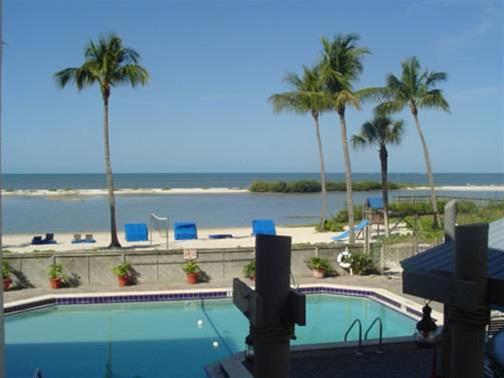 Mariner's Boathouse & Beach Resort - photo 6