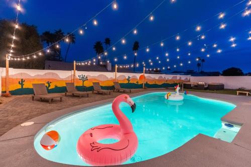 6 Br Paradise Heated Pool Arcade Room Pool Table — 4-Star Luxury Hotel in Glendale, United States