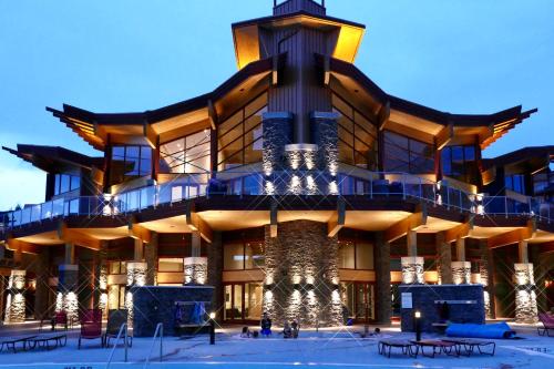 Copper Oasis — 4-Star Luxury Hotel in West Kelowna, Canada