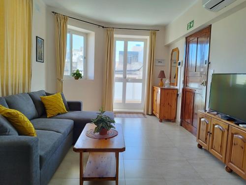 Joseph 2 Stylish corner flat with park views and close to the airport — 4-Star Luxury Hotel in Siggiewi, Malta