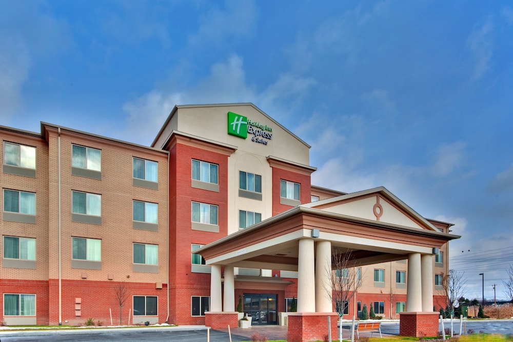 Holiday Inn Express Hotel & Suites Dewitt