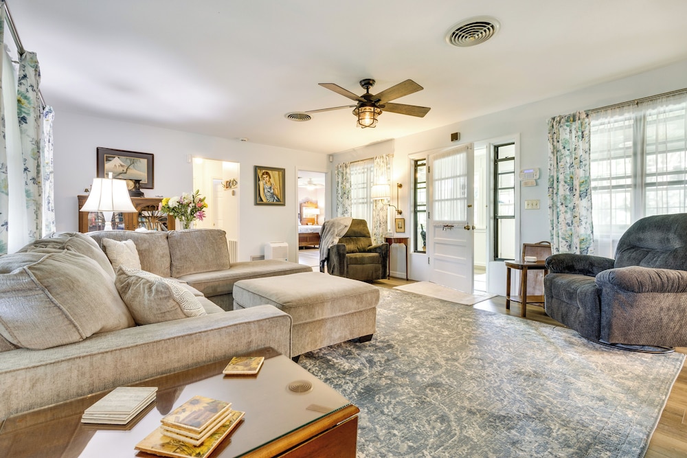 Walk to Lakes Tropical Escape in Mount Dora — 4-Star Luxury Hotel in Mount Dora, United States