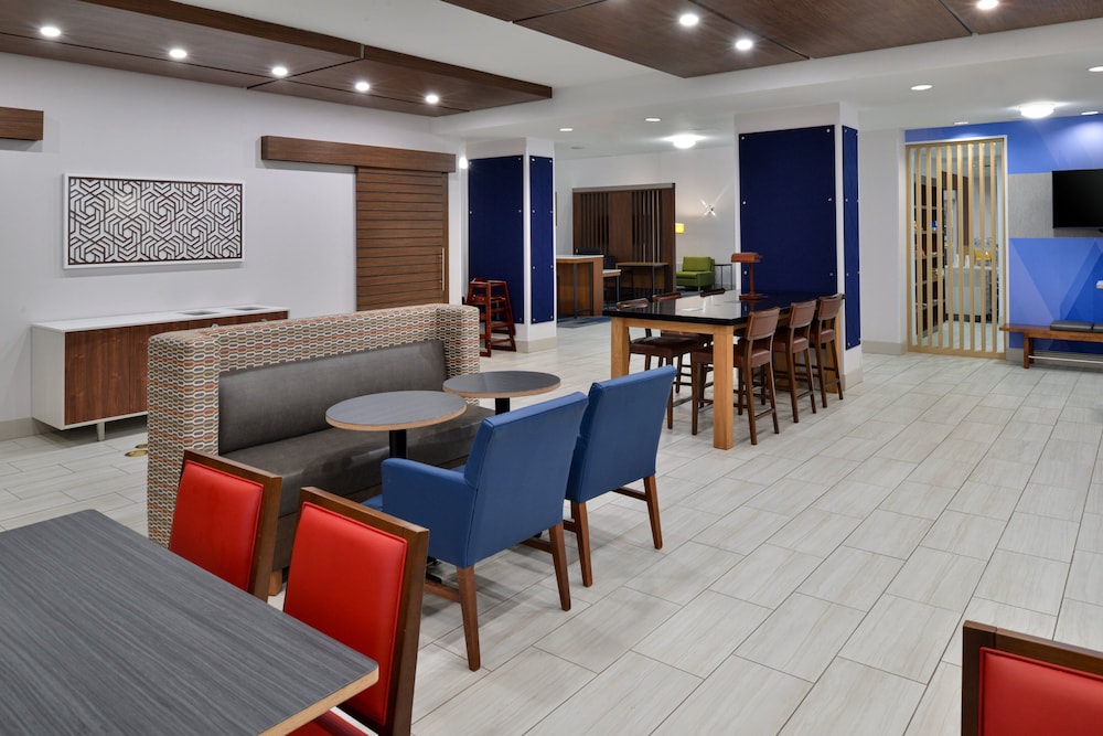 Holiday Inn Express Hotel & Suites Royse City by IHG - photo 44
