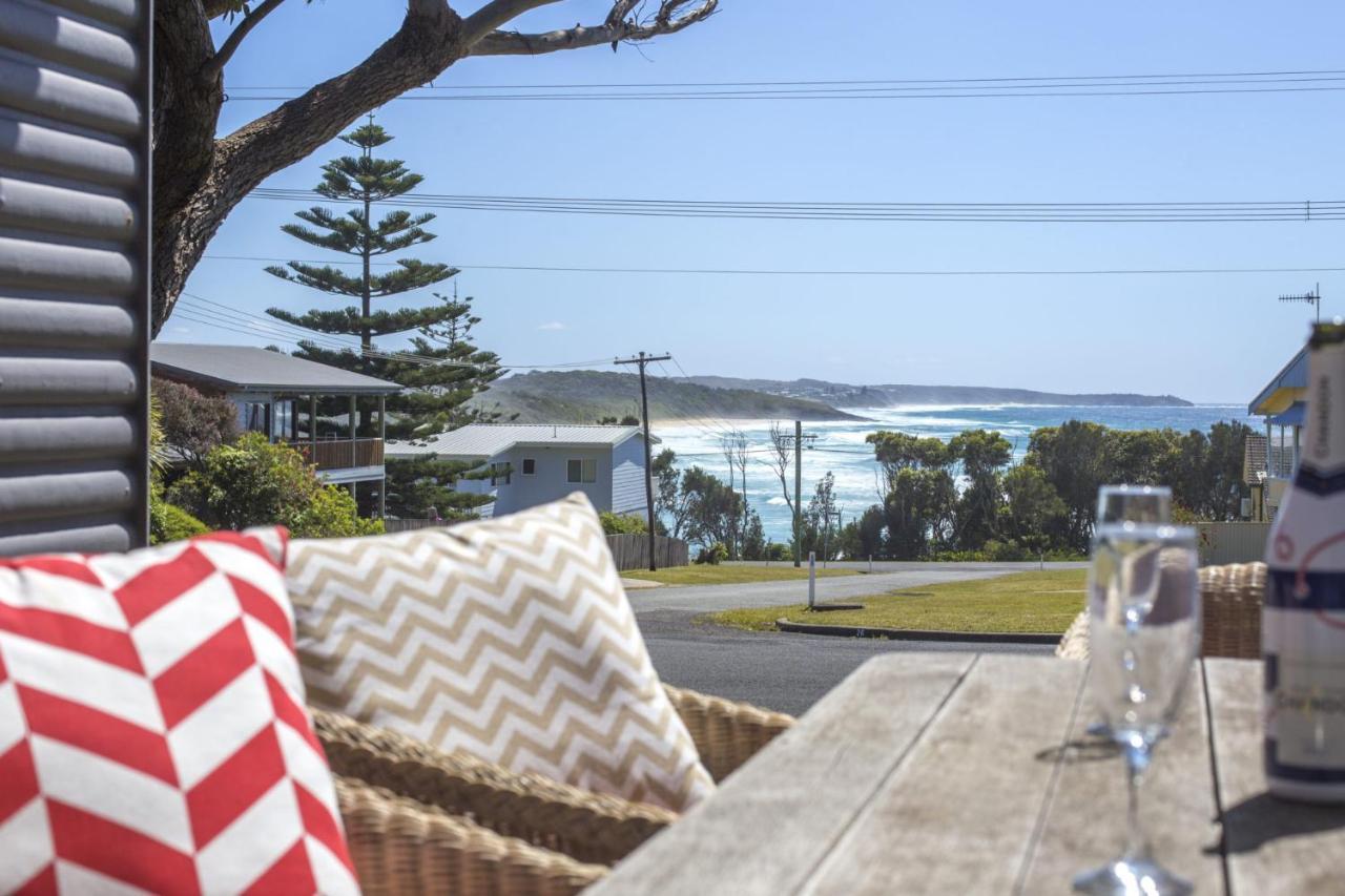 Stunning Views beach cottage with ocean vistas — 4-Star Luxury Hotel in Burrill Lake, Australia