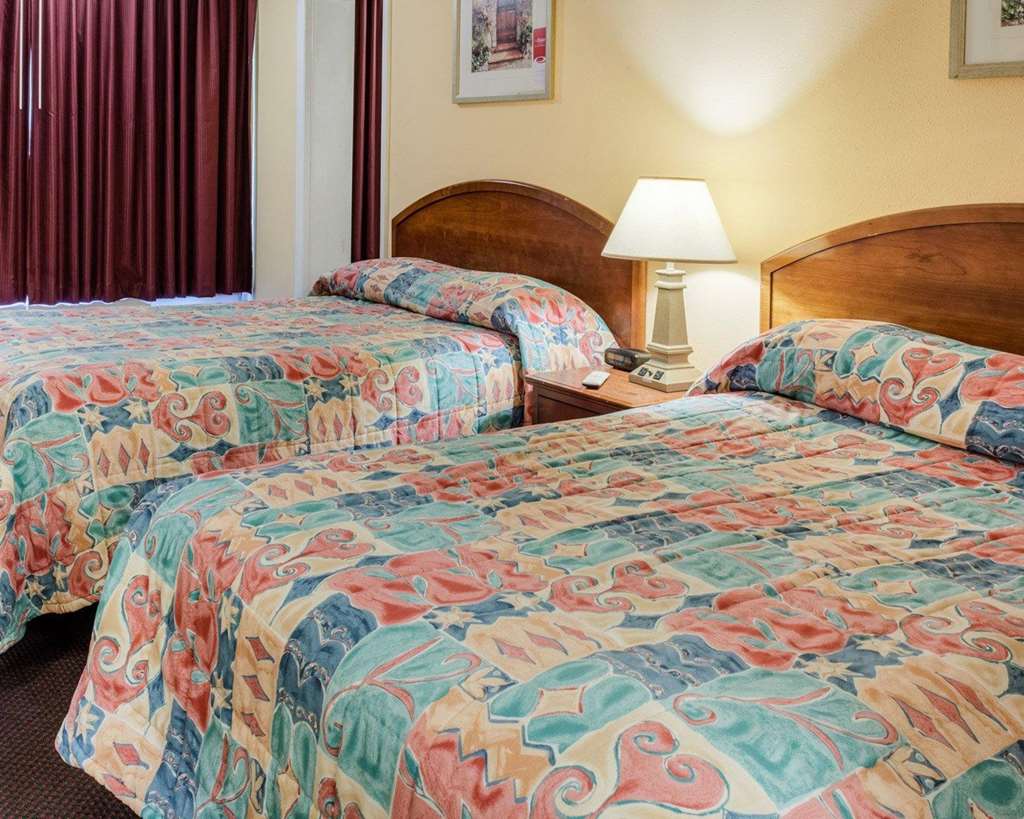 Rodeway Inn Colonial Heights I 95 - photo 20