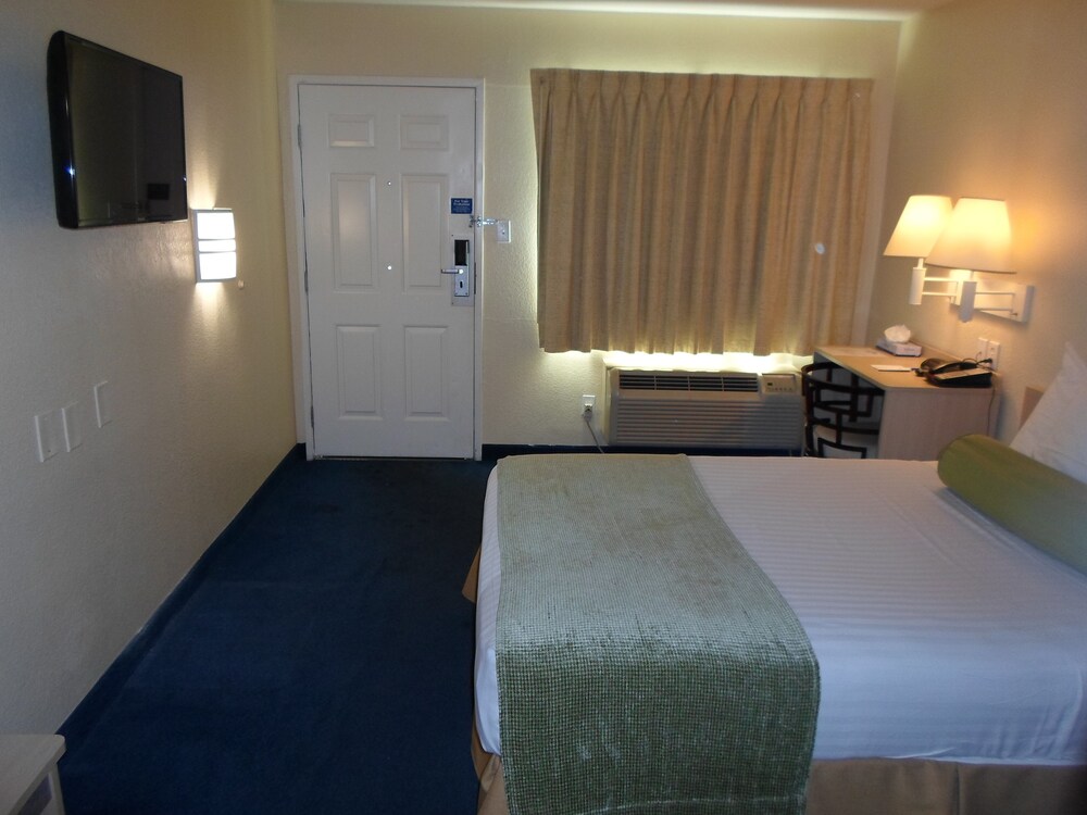 Motel 6 Las Vegas NV Strip - photo 16