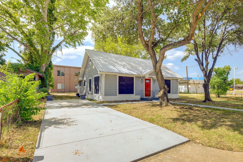 Sunny Hearne Home Near Universities - featured photo