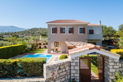 Villa Evanthia — 4-Star Luxury Hotel in Irakleion, Greece