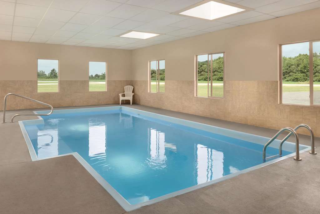 Baymont Inn & Suites by Wyndham Swanton Toledo Airport - photo 8