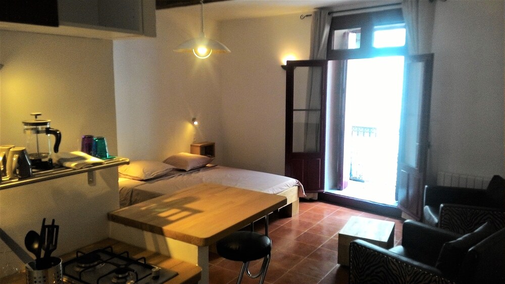 Les Studios De St Guilhem — hotel in Aniane