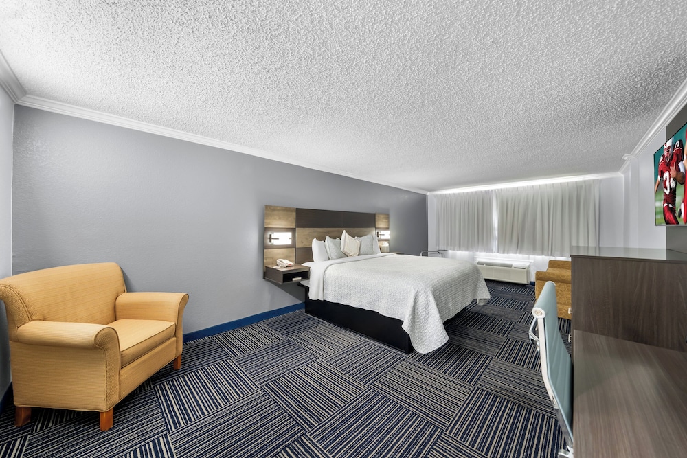 Admiralty Inn & Suites a Red Collection Hotel - photo 16