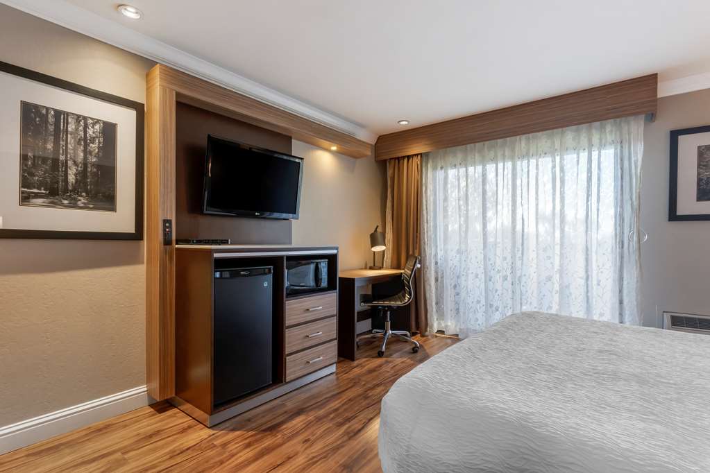Best Western Plus Forest Park Inn - photo 40
