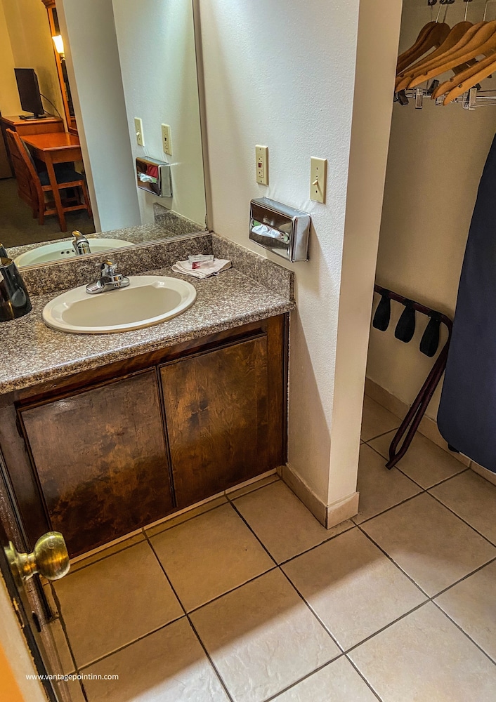 Vantage Point Inn Woodland Hills - photo 26