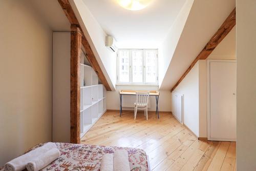 Bright 3BR Apartment in Old Tbilisi by Wehost