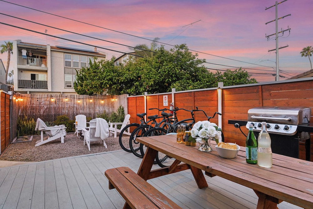 El Camino Surfhouse A by Avantstay Surfside Escape Walk to Trestles Beach — 4-Star Luxury Hotel in San Clemente, United States