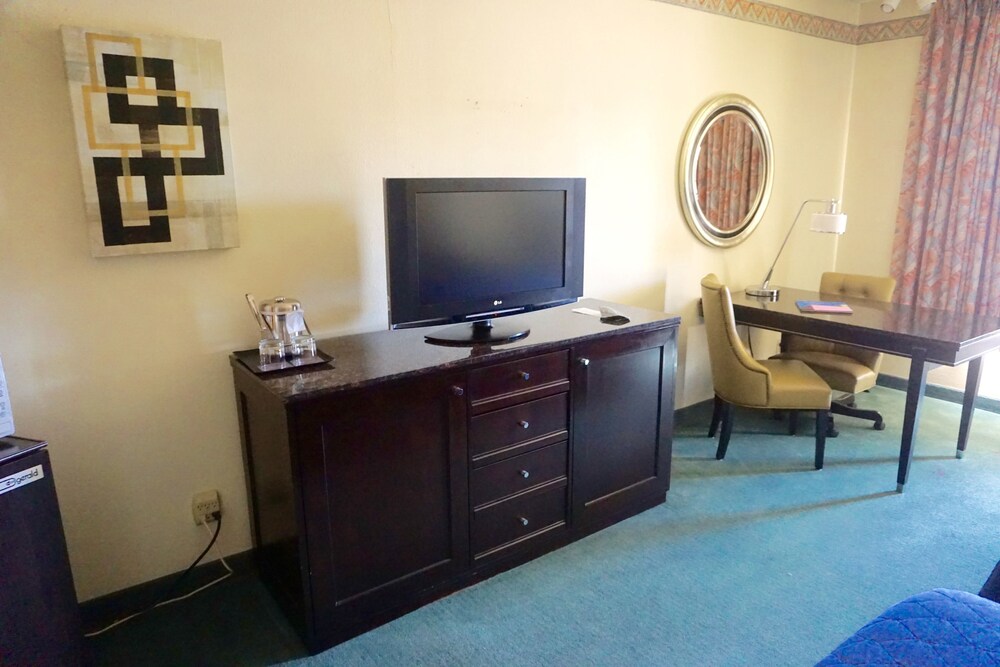 Red Roof Inn Ridgecrest - photo 7