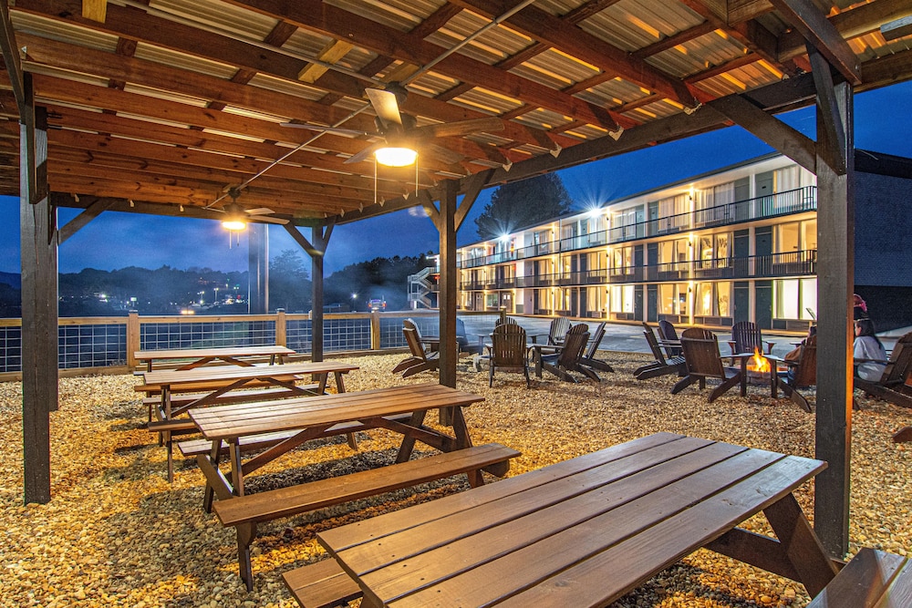 Ducktown Copper Inn - photo 48
