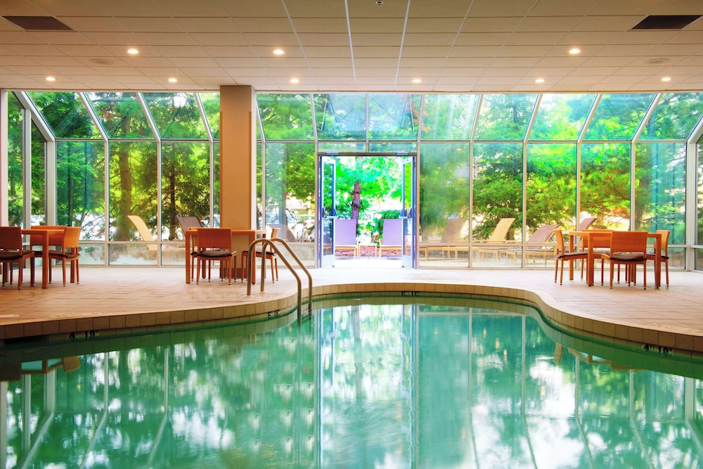 Embassy Suites by Hilton Cincinnati Northeast Blue Ash - photo 27