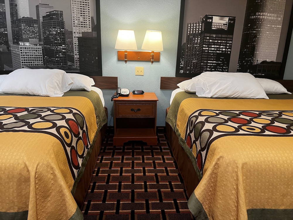 Super 8 by Wyndham Stafford Sugarland Area - photo 10