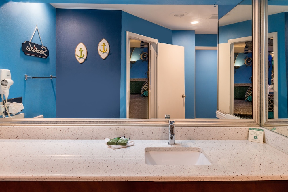 Inn of the Dove Romantic Suites with Jetted Tub & Fireplace - photo 47