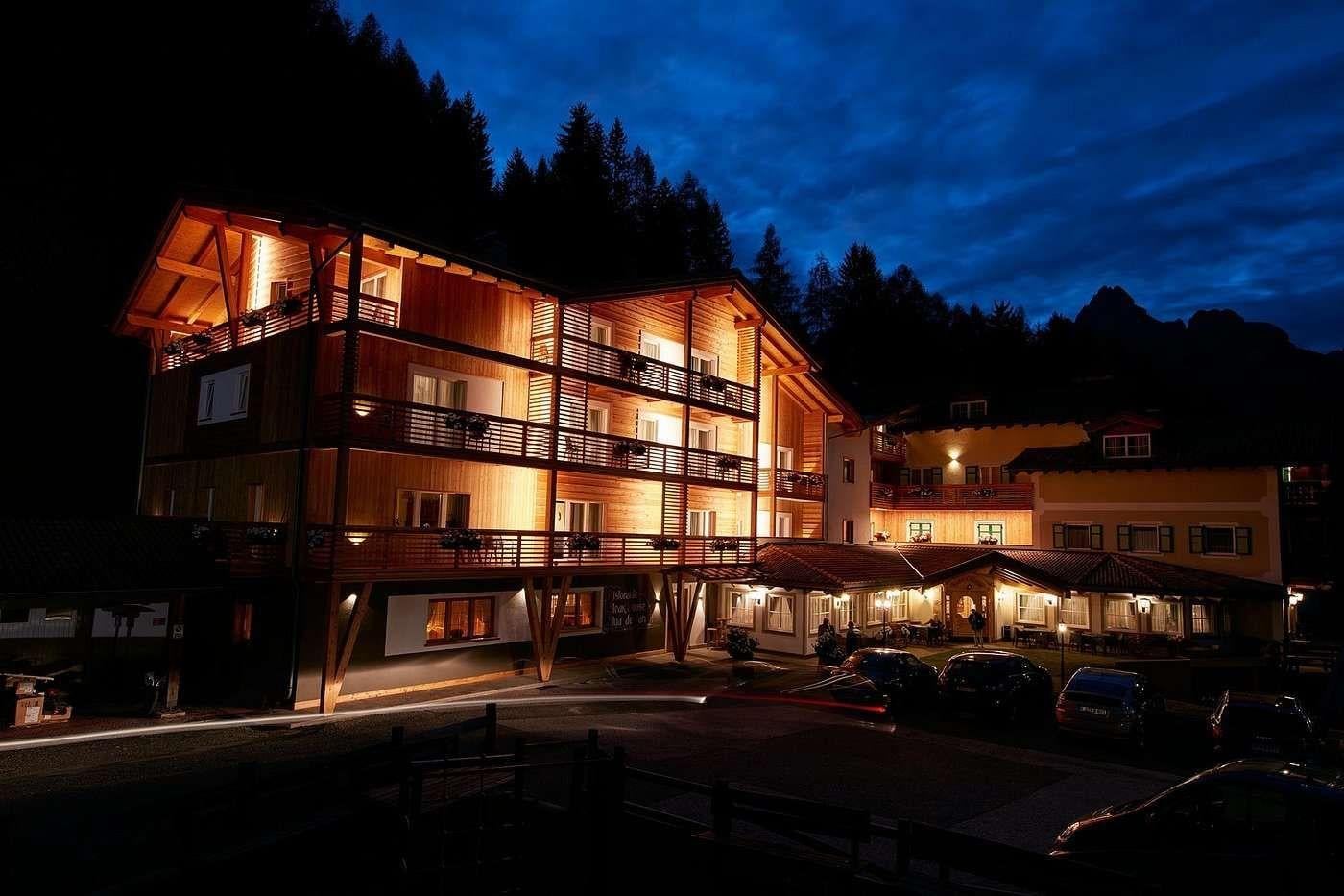Hotel Valacia — 4-Star Luxury Hotel in Pozza Di Fassa, Italy