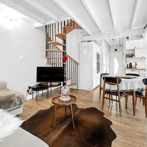 Refuge Montagnard Terrasse Et Local a Ski Ou Velo in Ax-Les-Thermes, France