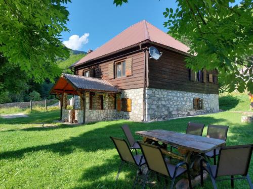 Kuća za odmor Grujić — 4-Star Luxury Hotel in Kolasin, Montenegro