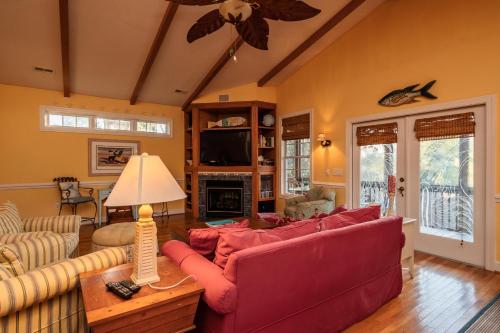 Woodlands Wonder by Oak Island Accommodations - photo 14