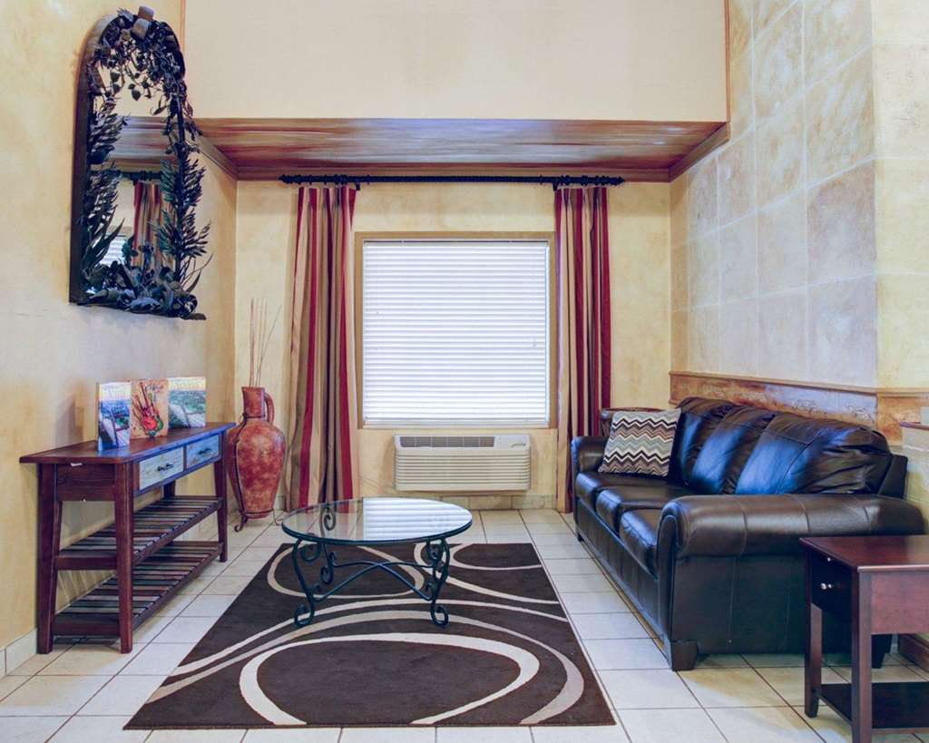 Quality Inn & Suites Airport - photo 2