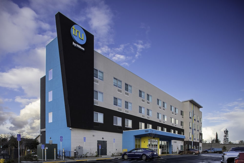 Tru by Hilton Manteca - photo 22