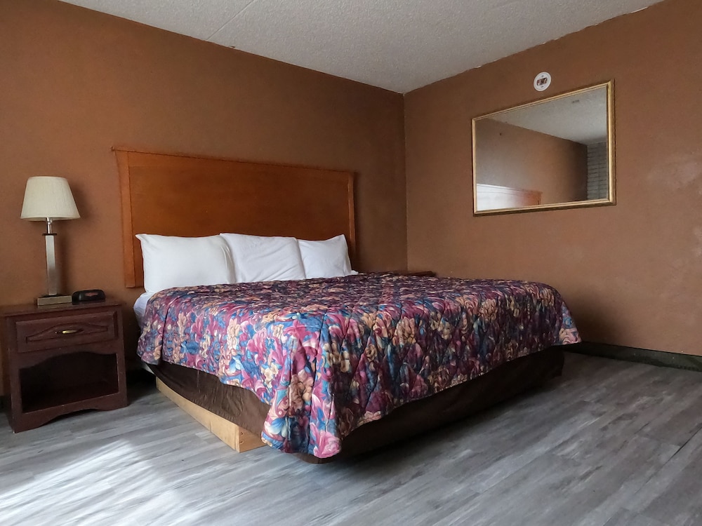 Americas Best Value Inn Salina - photo 6