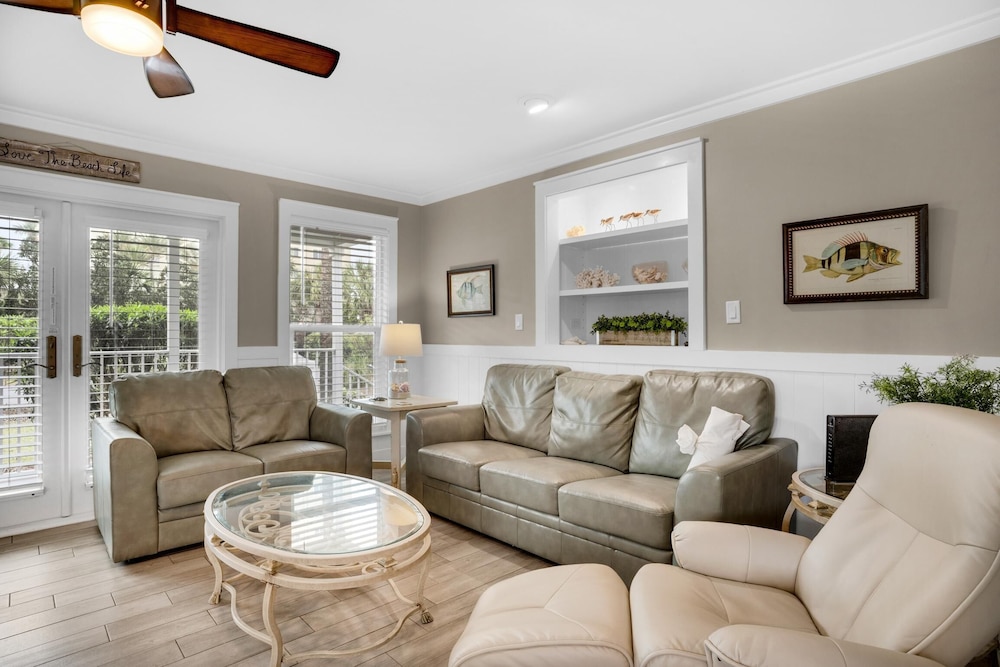 Sun Seeker in Miramar Beach, United States