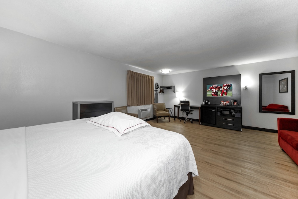 Red Roof Inn PLUS Huntsville - photo 28
