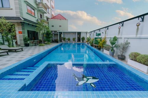 V Crown Hotel — Battambang — photo 5