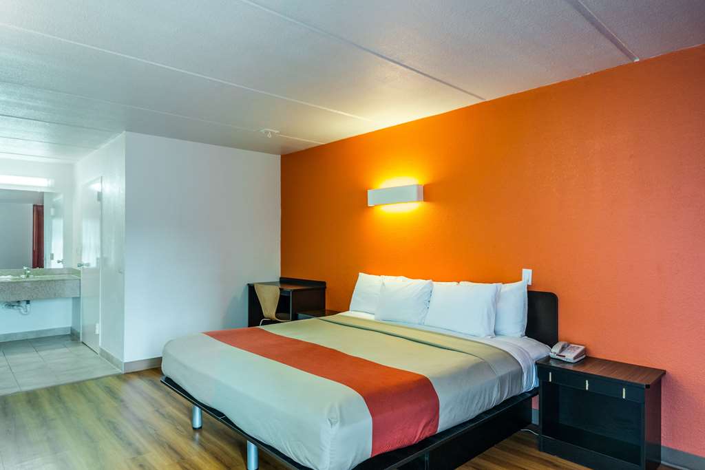 Motel 6 Cleveland TX - photo 6