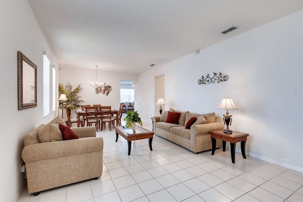 521 Lovely 4 Bedroom Villa with South Facing Pool and Spa — 4-Star Luxury Hotel in Davenport, United States