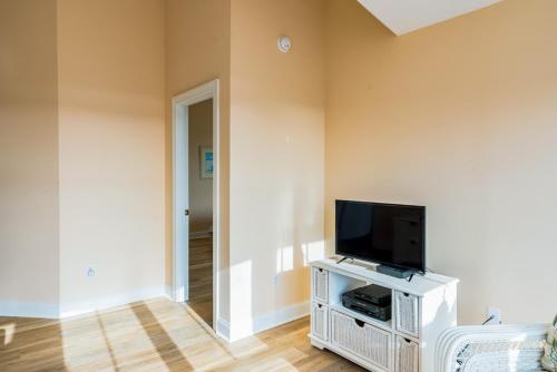 Emerald Breeze by Oak Island Accommodations - photo 15