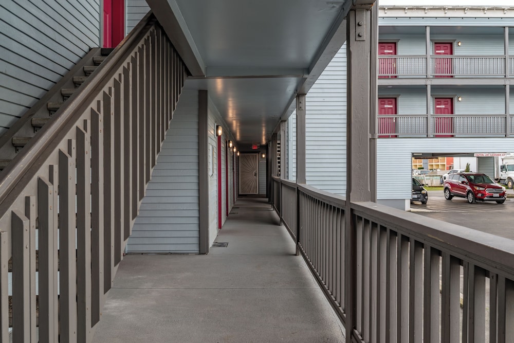 Water Front Inn - photo 33