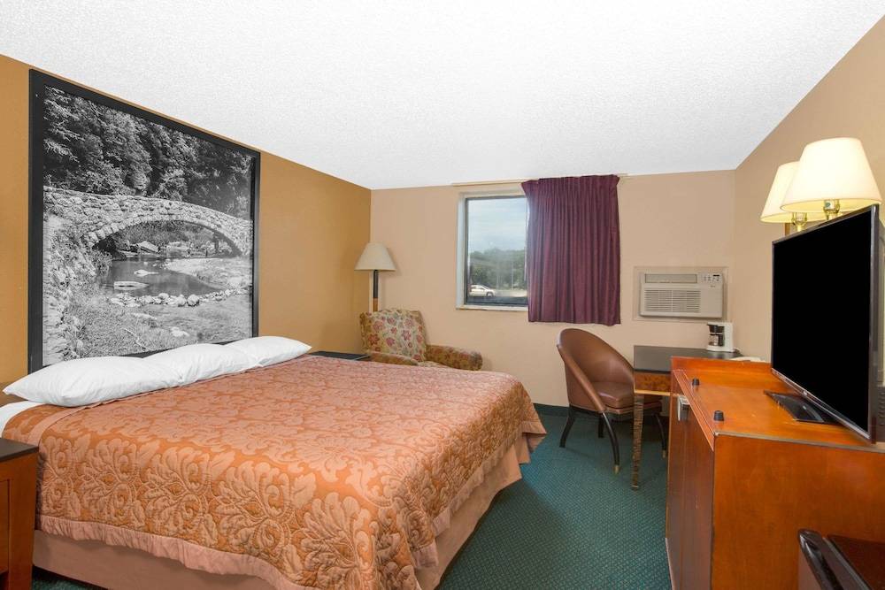 Super 8 by Wyndham Sioux City Morningside Area - photo 9